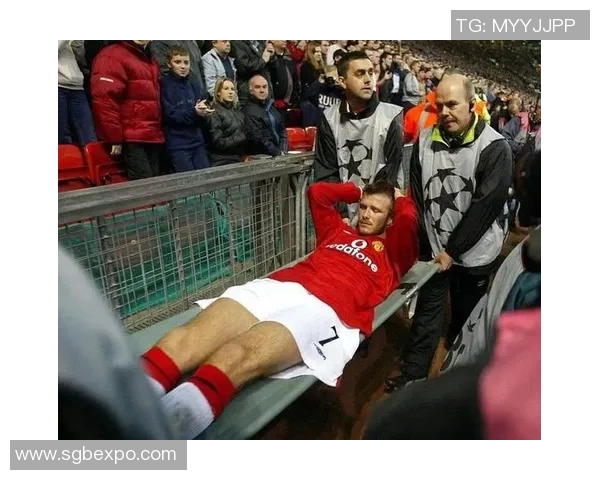 足球明星小贝的精彩瞬间与经典形象回顾，感受他的足球魅力与个人风采